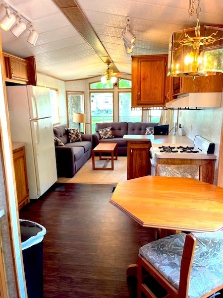 Yogi Bear Hide-a-way-5